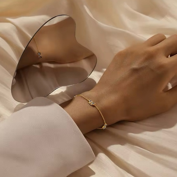 925 Sterling Silver Bow Bracelet Gold Plated - Picture 2 of 4